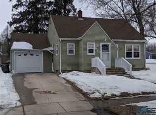 913 N Oakley St, Luverne, MN 56156