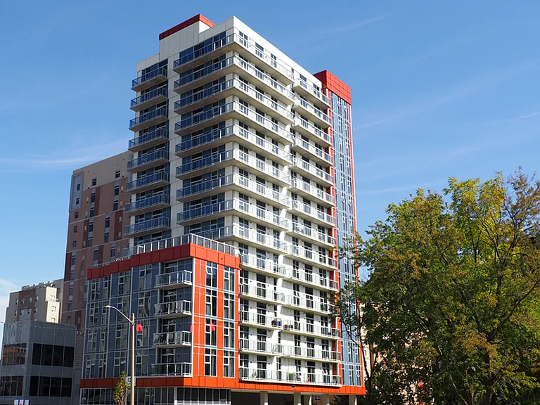 131 University Ave W — Photo 8