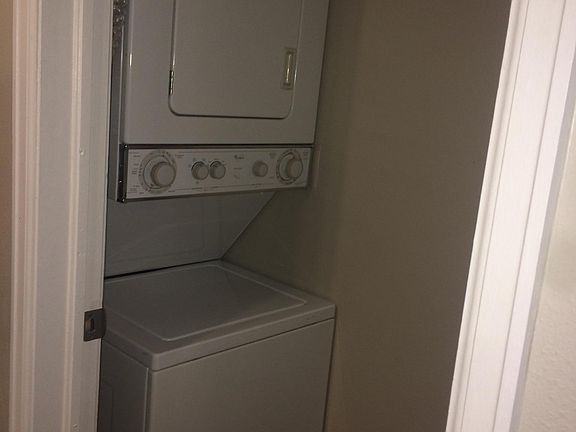Top/bottom washer and dryer IN UNIT!
