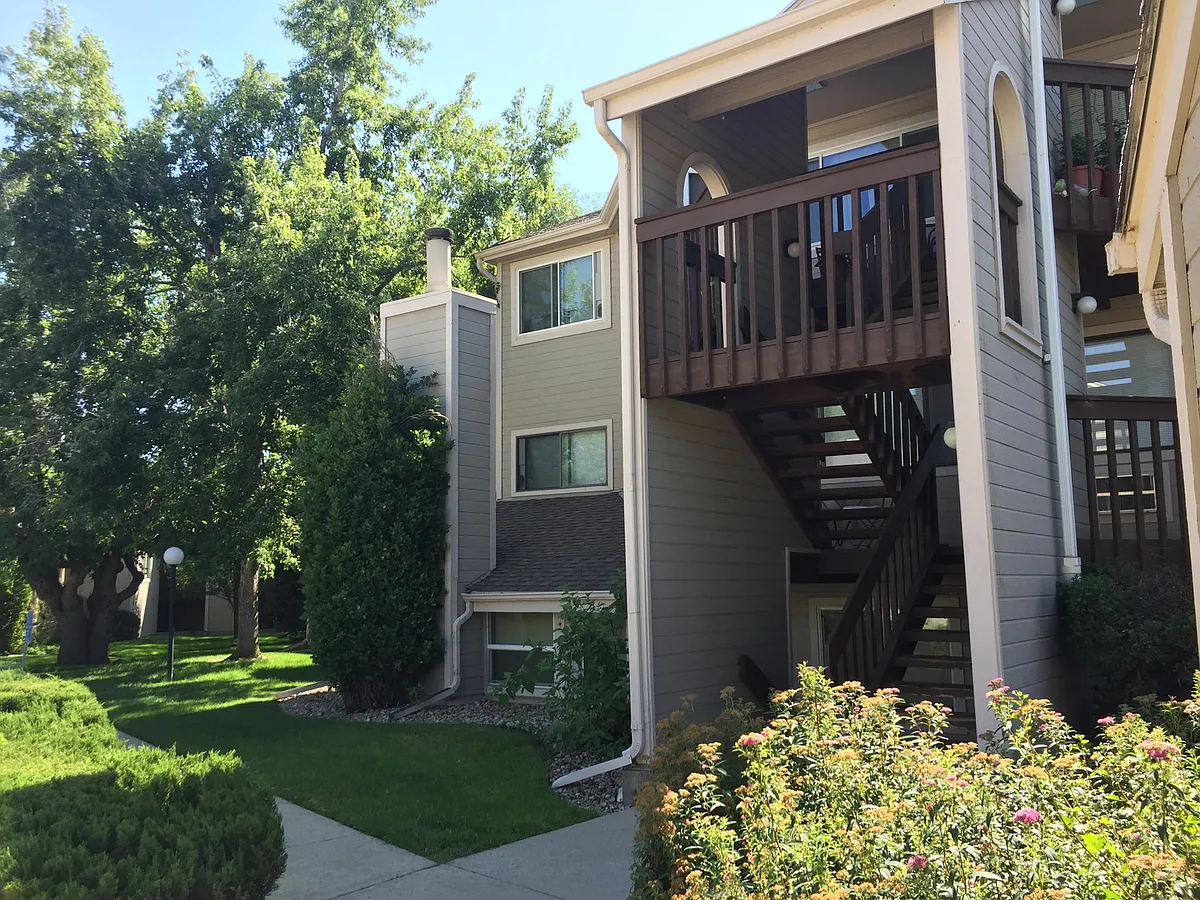 Garden-level unit with lots of windows. - 5540 Stonewall Pl #12