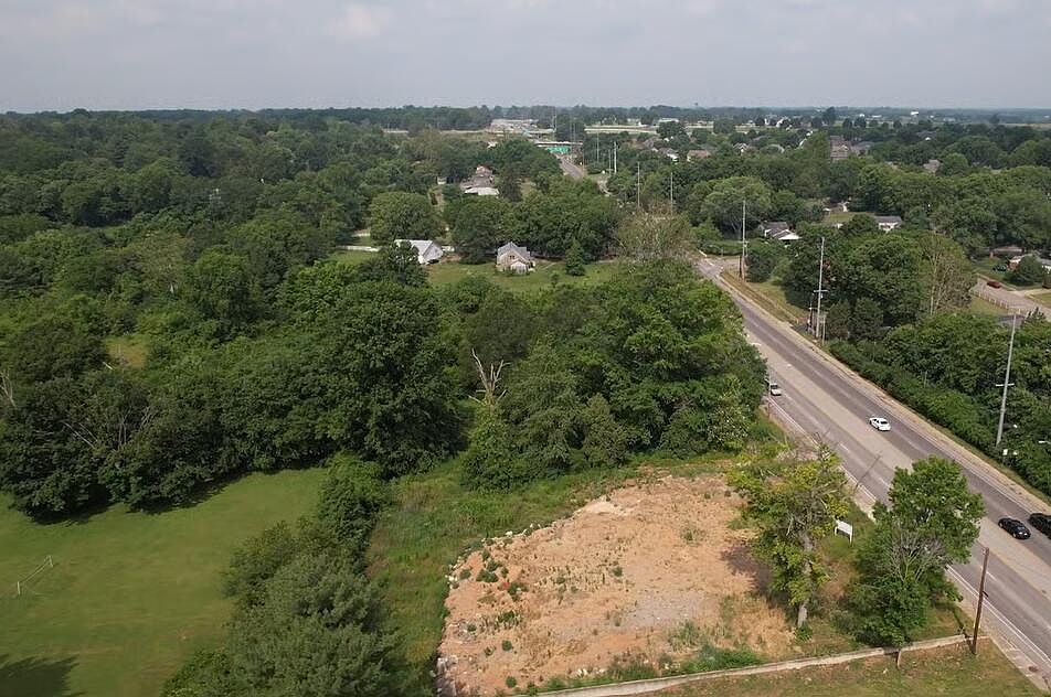 1st image of 2400 Versailles Rd