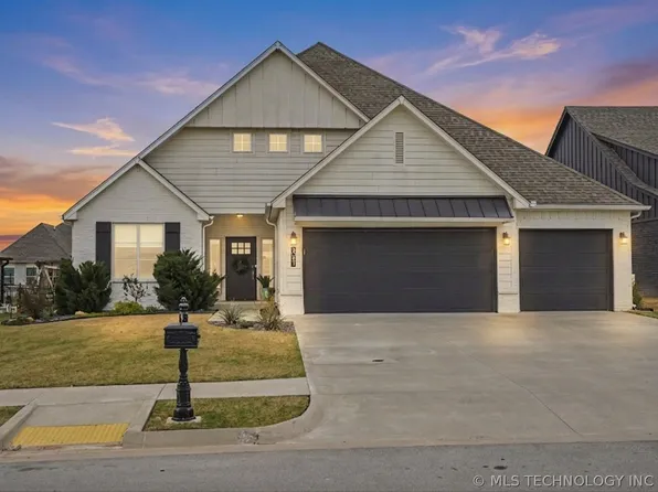 3051 N Dogwood Dr, Catoosa, OK 74015