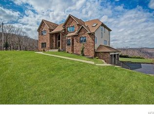 9 Skahen Dr, Tomkins Cove, NY