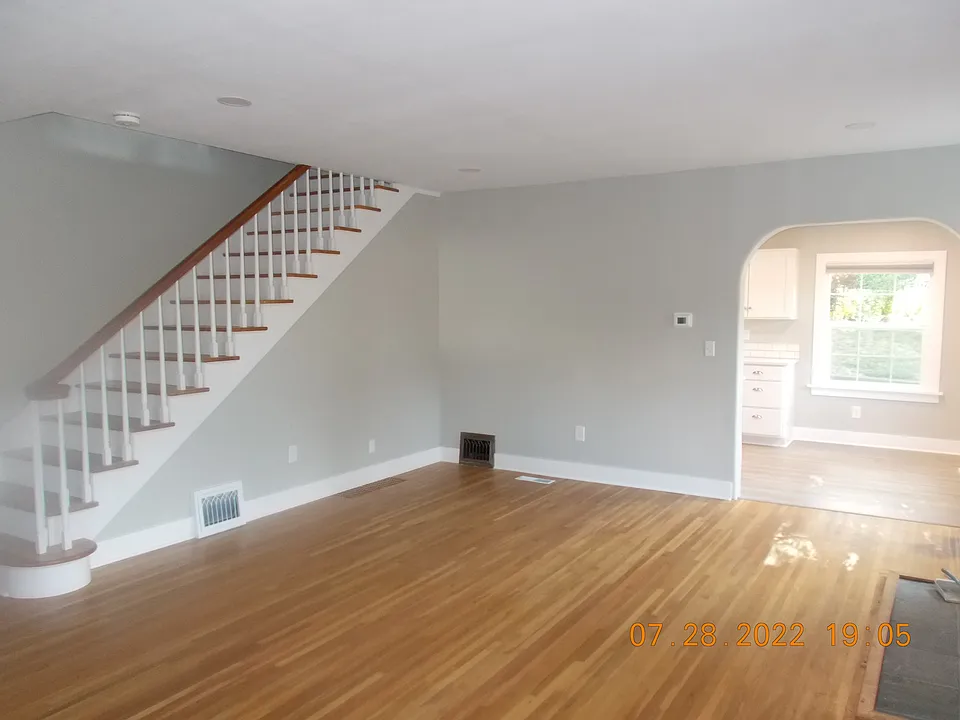 204 E 1st St #204