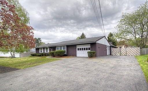 3rd image of 2 Waldens Hill Dr