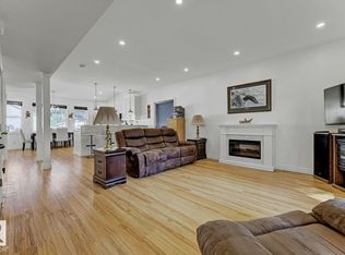 11306 89th St NW, Edmonton, AB T5B 3T6