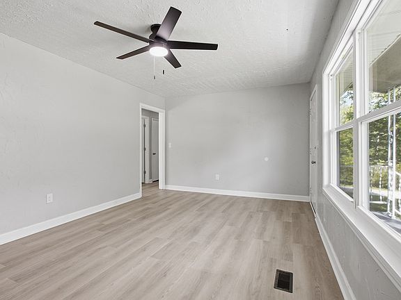2nd image of 823 Park Avenue Ct