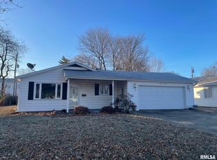 403 Pendik Rd, Jacksonville, IL 62650