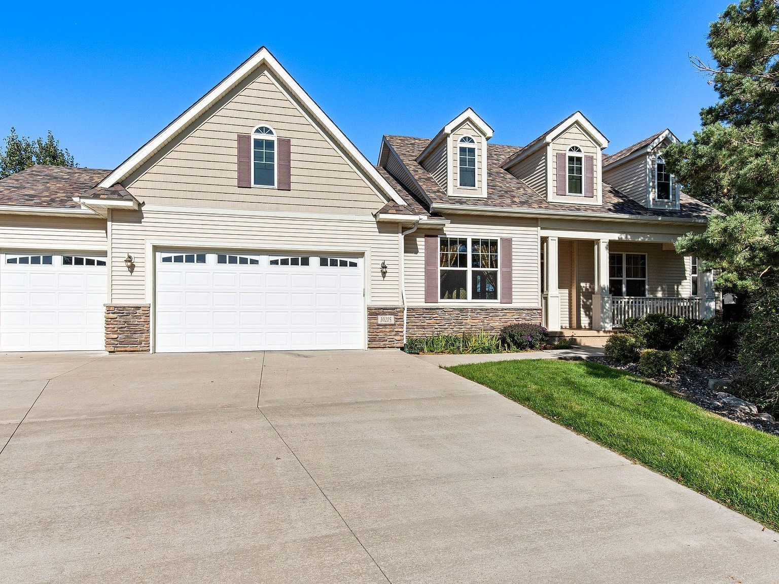 10215 Regent Ave N, Brooklyn Park, MN 55443 | Zillow