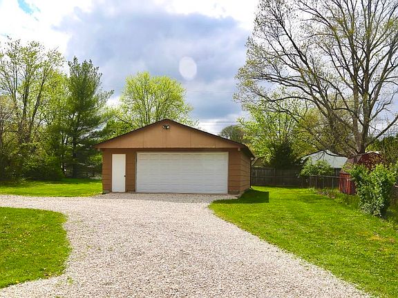 2nd image of 2614 S Hickory Leaf Dr