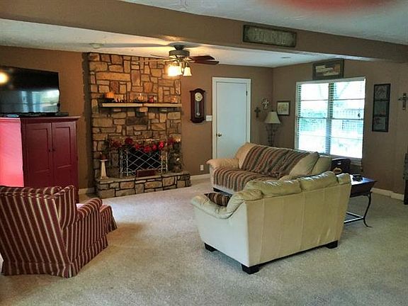 3rd image of 1307 Brittany Ln