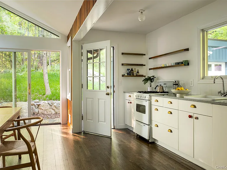 317 Lake Shore Rd — Photo 8