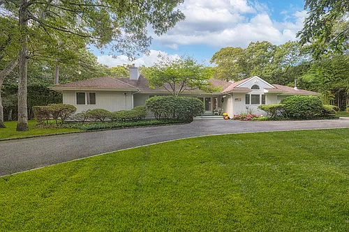 21 Woodland Way Photo 1