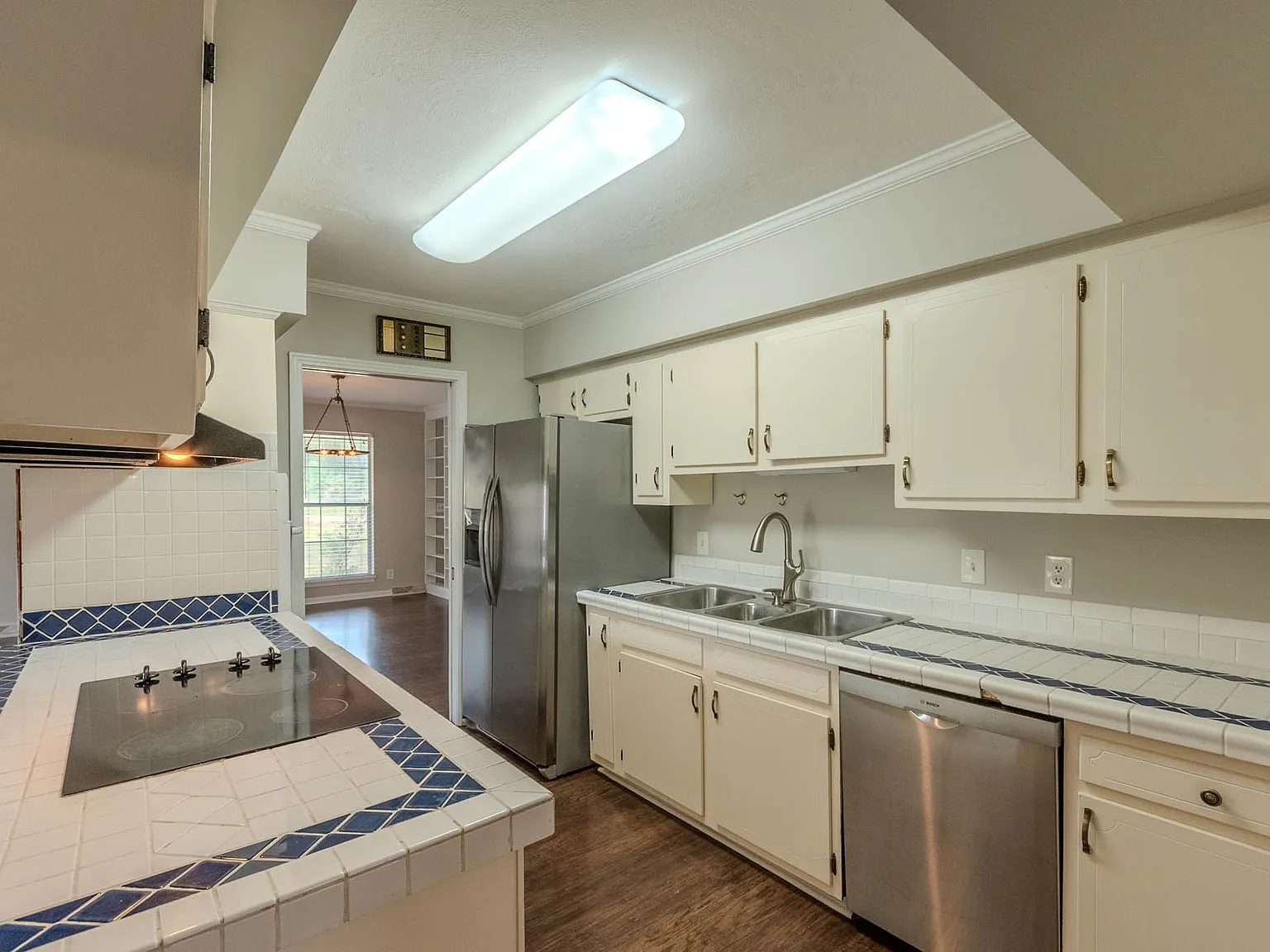 6 bed, 3.5 bath, 4325 sqft, $4,200 — Photo 4
