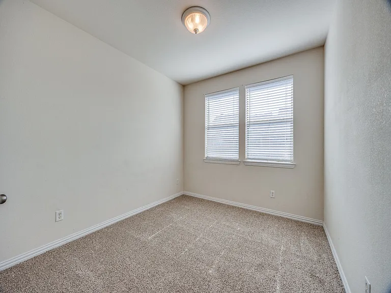 628 Gray Stone Ln — Photo 8