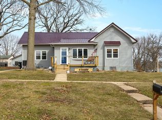 320 E 8th St, Tipton, IA 52772