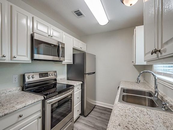 2nd image of 1013 Gunnison St #4