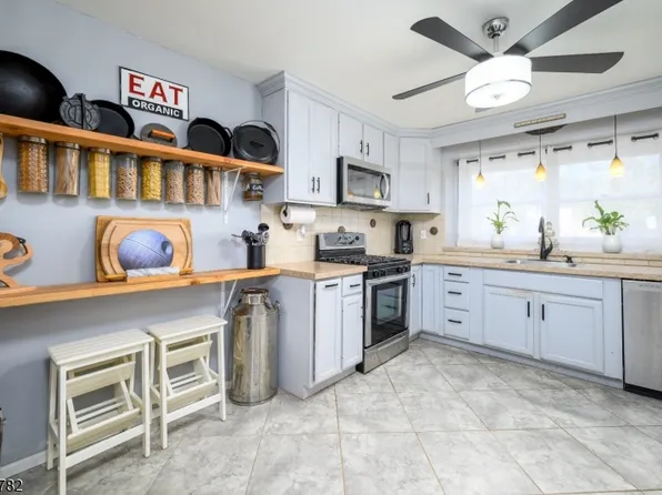 920 Robin Rd, Hillsborough Twp., NJ 08844