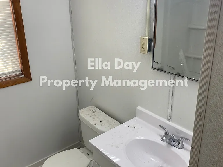 2759 N Iva Ave — Photo 4