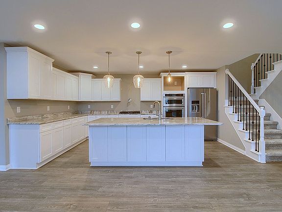 3rd image of 46850 Emerald Creek Dr