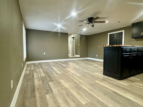 4th image of 15158 Joy Ave