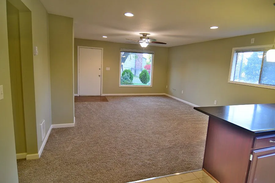 4 bed, 1498 sqft, $2,000 — Photo 2