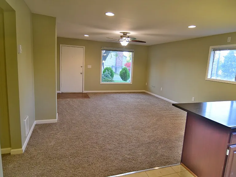 923 S Bowdish Rd — Photo 2