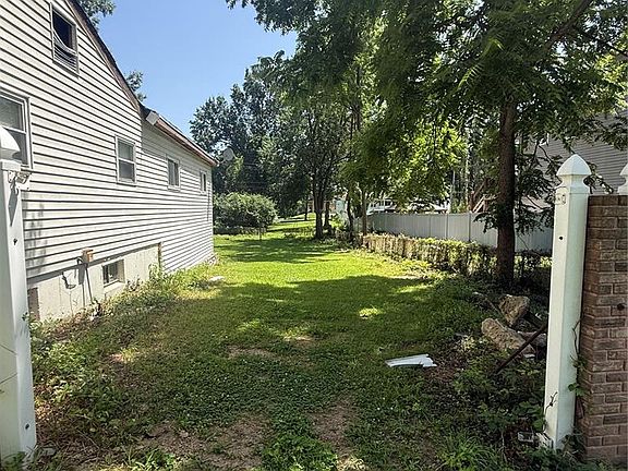 5th image of 802 Connie Ln