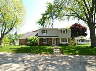 W53N803 Windsor Ct, Cedarburg, WI