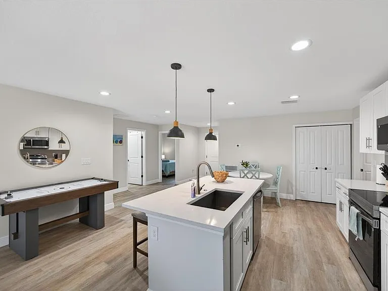 12114 Clarendon Ave — Photo 7