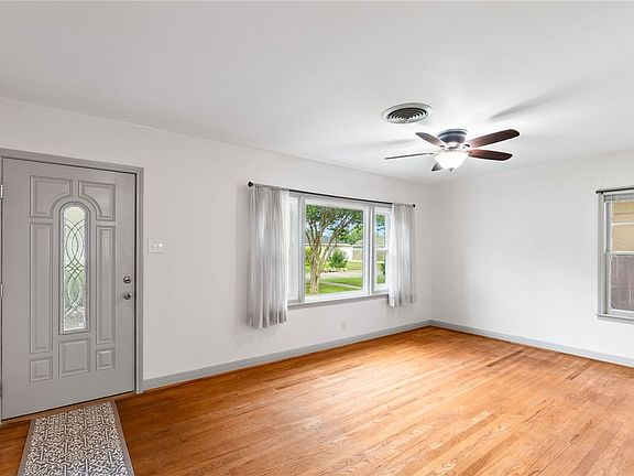 4th image of 3462 Lawnview St