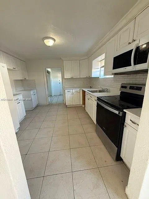 3 bed, 2.0 bath, $2,800 — Photo 3