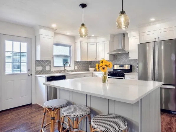 55 Revere St, Hull, MA 02045