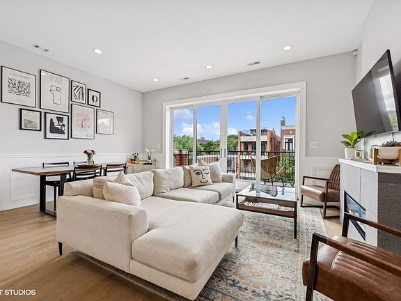 4th image of 919 W Wrightwood Ave #3
