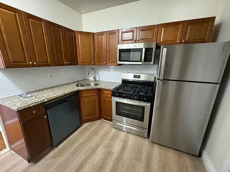 Sevilla Grande - Renovated Units at Journal Square Path — Photo 5