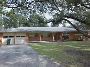 300 Mockingbird Ln, Port Arthur, TX 77642