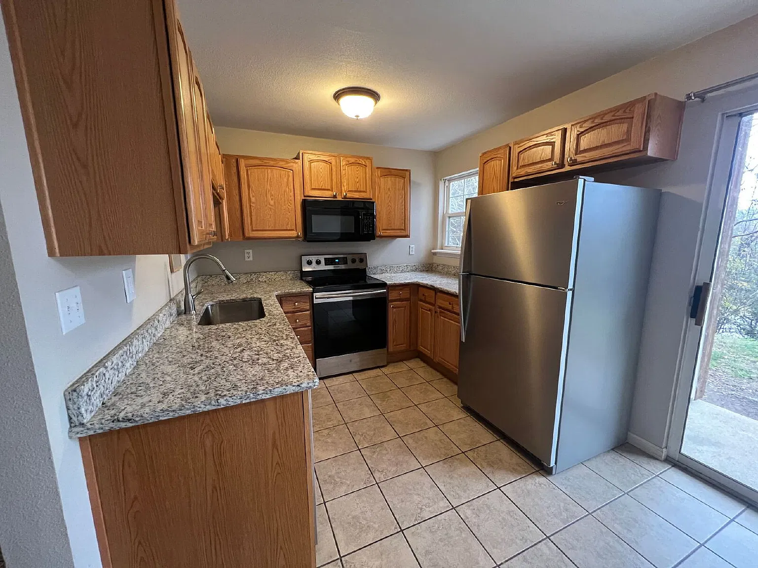 2 bed, 2.0 bath, $1,295 — Photo 2