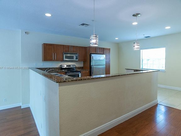 5th image of 2710 NE 8th Ave #2710