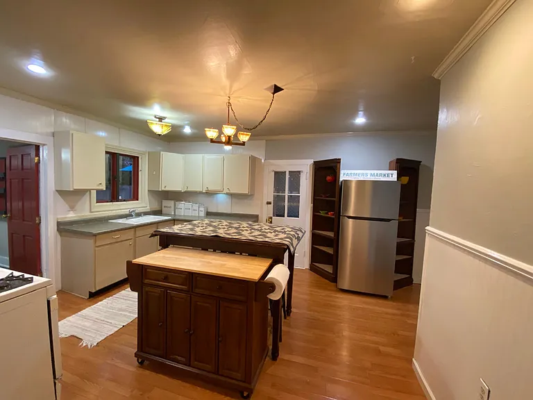 The backsplash and Wainscott are easy to clean!