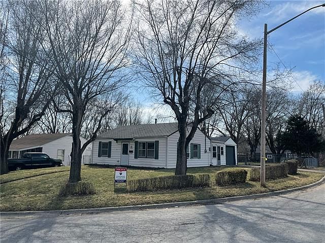 1st image of 2602 S 49th St