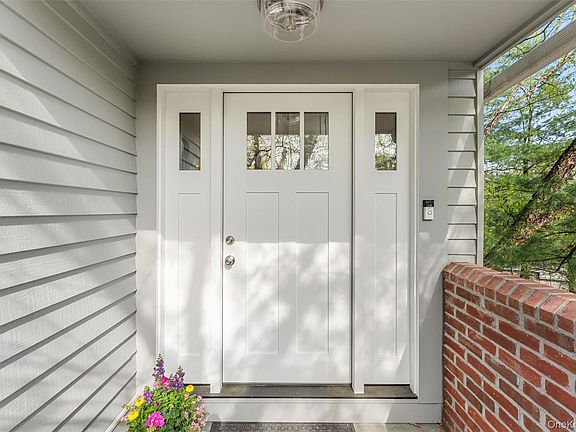 2nd image of 99 Waterside Close