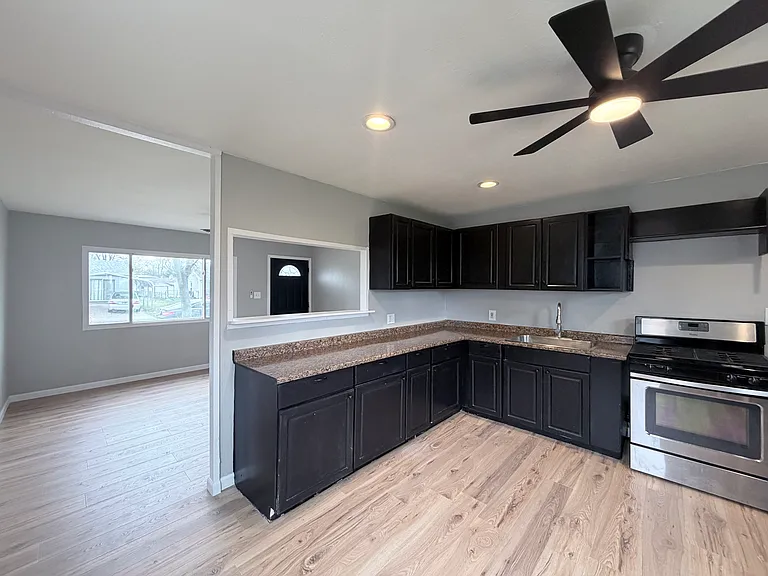 705 Saint Martin Dr — Photo 13