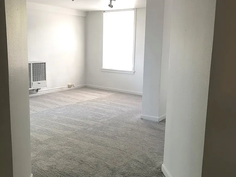 Curtiss Apartments — Photo 8