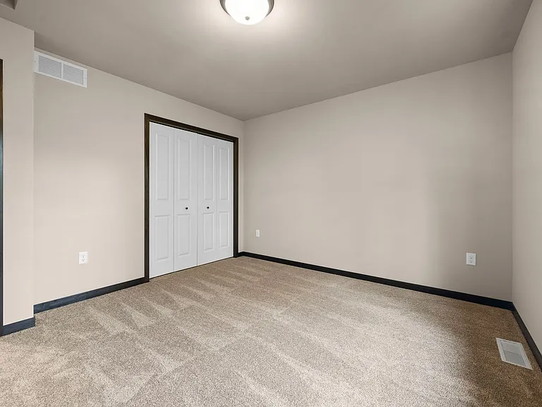 419-435 Cimarron Dr — Photo 32