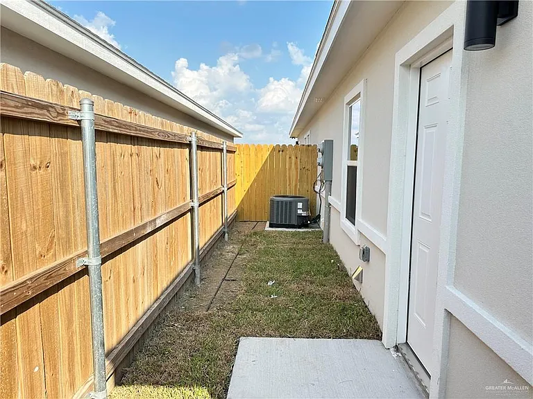 816 N Clarence Ave #3 — Photo 10