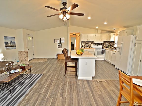 4th image of 810 Nottingham Dr SE