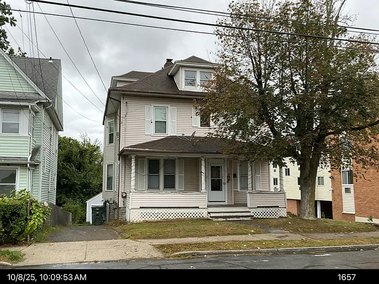 557 Ellsworth St — Photo 1