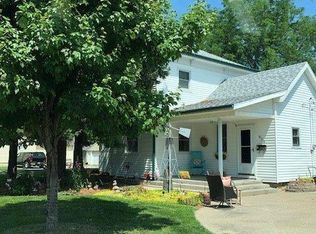 858 Pleasant St, Wapello, IA 52653