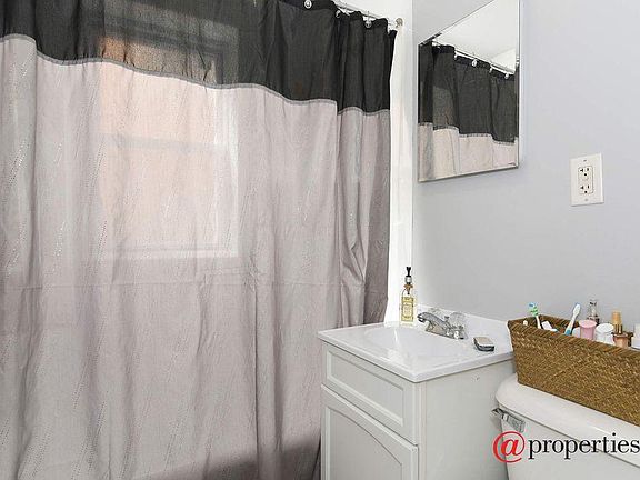 4th image of 3100 N Sacramento Ave