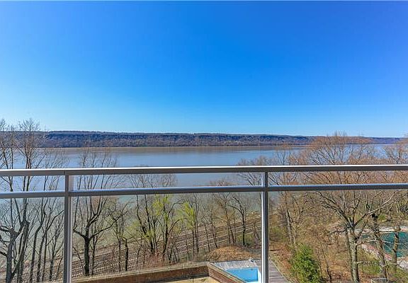 2nd image of 2575 Palisade Ave APT 5F